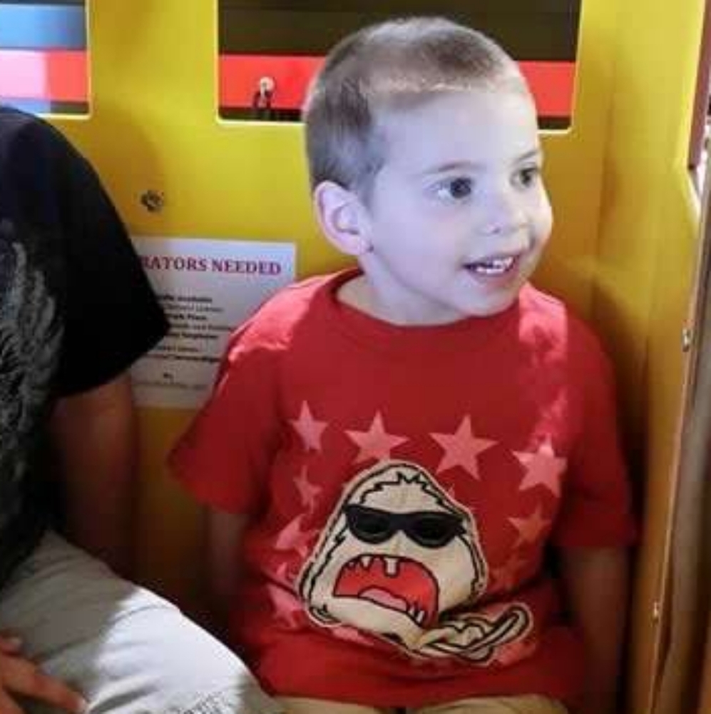 2010 guc/play Mini Boden 3-4 years HILARIOUS skateboarding monster